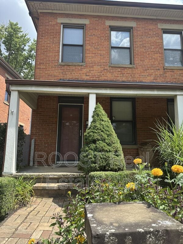 property at 820 Summit St