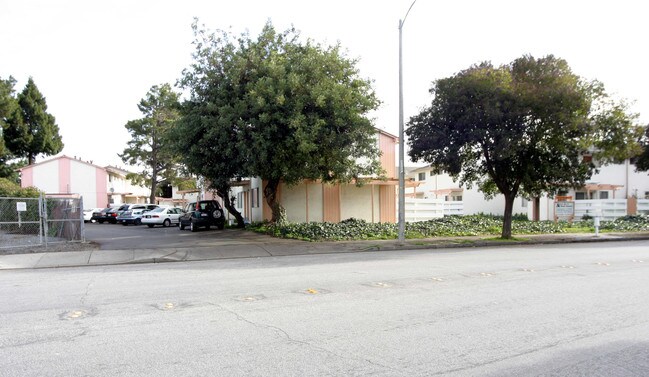 Glenmore Apartments in Fremont, CA - Foto de edificio - Building Photo