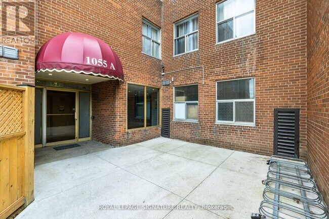 1055 Forestwood Dr in Mississauga, ON - Building Photo - Building Photo