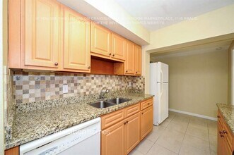 4926 Halifax Dr in Tampa, FL - Building Photo - Building Photo