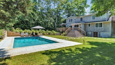 18 Bayview Rd in Southampton, NY - Building Photo - Building Photo