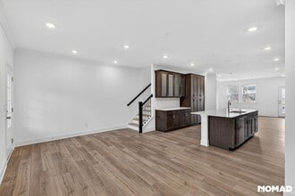 811 Atkins Ln in Woodstock, GA - Foto de edificio - Building Photo