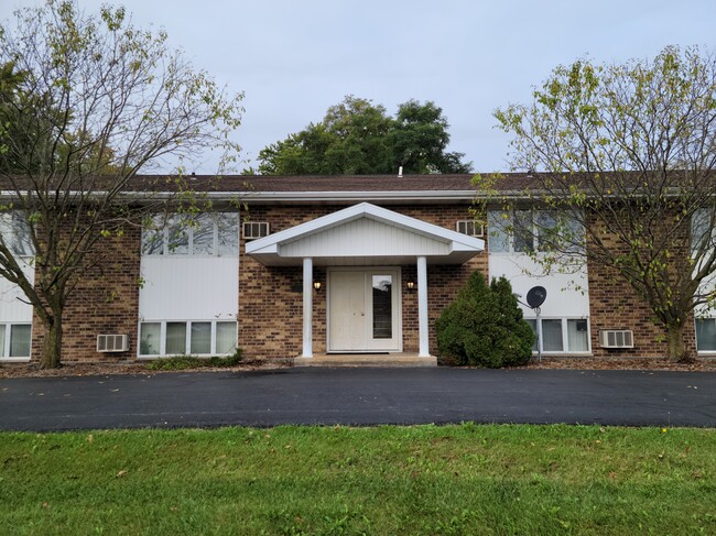 633 W Factory St in Seymour, WI - Foto de edificio - Building Photo