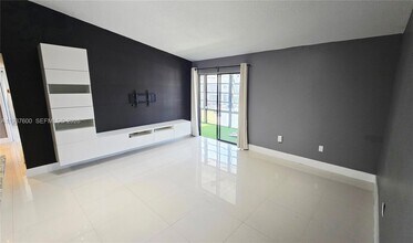 18785 NW 62nd Ave, Unit 208 in Hialeah, FL - Building Photo - Building Photo