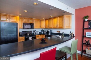 2001 Hamilton St in Philadelphia, PA - Building Photo