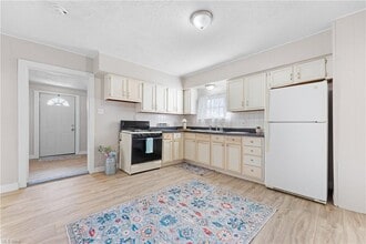 1915 Maple Ave NE in Canton, OH - Building Photo - Building Photo