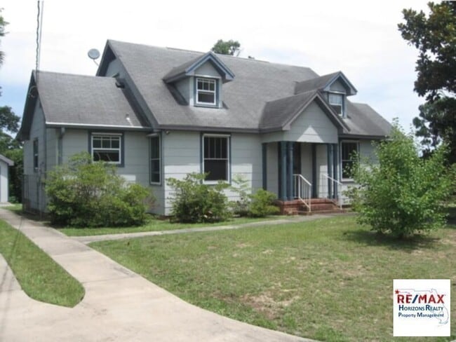 property at 2520 Magnolia Ave
