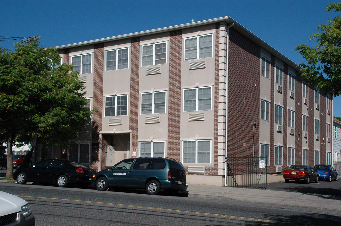 175 Remsen Ave in New Brunswick, NJ - Building Photo