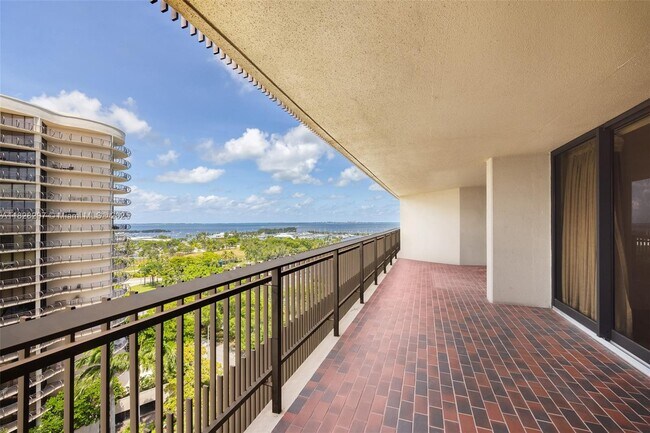 property at 2901 S Bayshore Dr