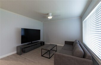 19772 Cambridge Ln in Huntington Beach, CA - Building Photo - Building Photo