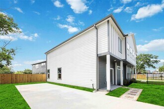 4601 Newberry St in Houston, TX - Foto de edificio - Building Photo