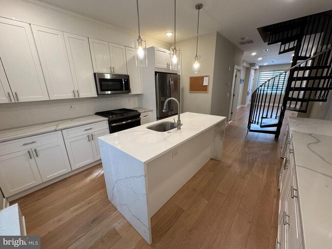 property at 1325 N Marston St