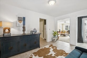 825 Highview Terrace in Lake Forest, IL - Building Photo - Building Photo