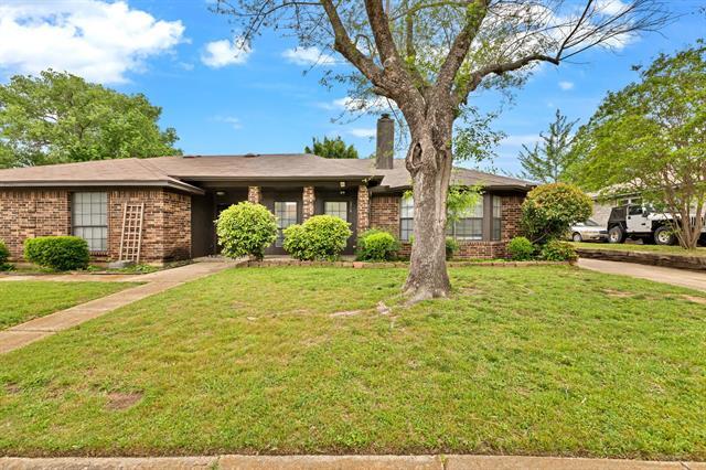 2416 Oakmont Dr in Bedford, TX - Building Photo - Building Photo