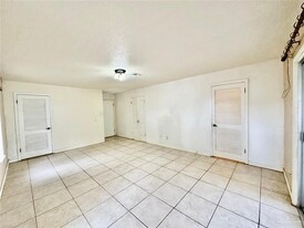 221 S 8th St in McAllen, TX - Building Photo - Building Photo