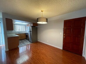 1110 E Wilson Ave in Glendale, CA - Building Photo - Building Photo