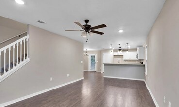 210 Wainwright Dr in Crestview, FL - Building Photo - Building Photo
