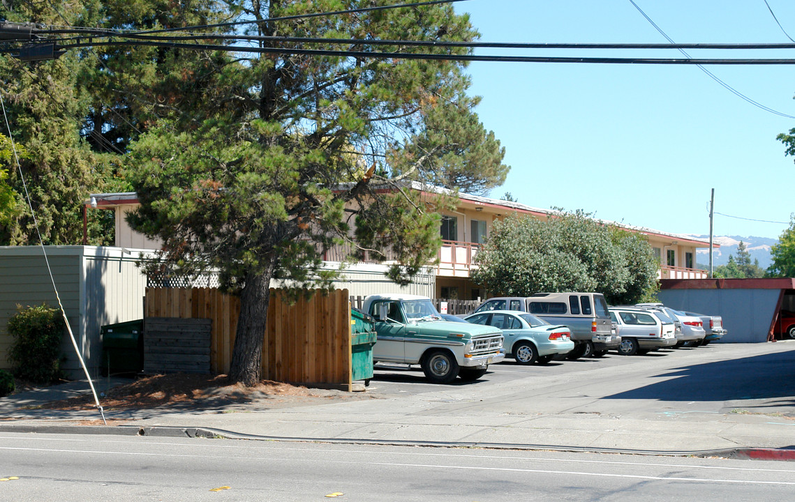 WOODLANDS in Santa Rosa, CA - Foto de edificio