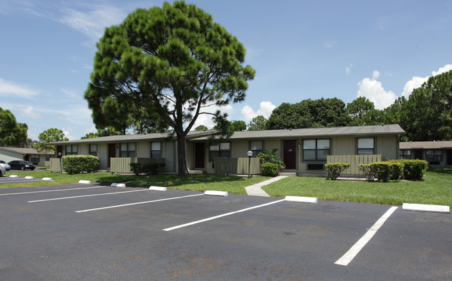 Shadowood Apartments in Sarasota, FL - Foto de edificio - Building Photo