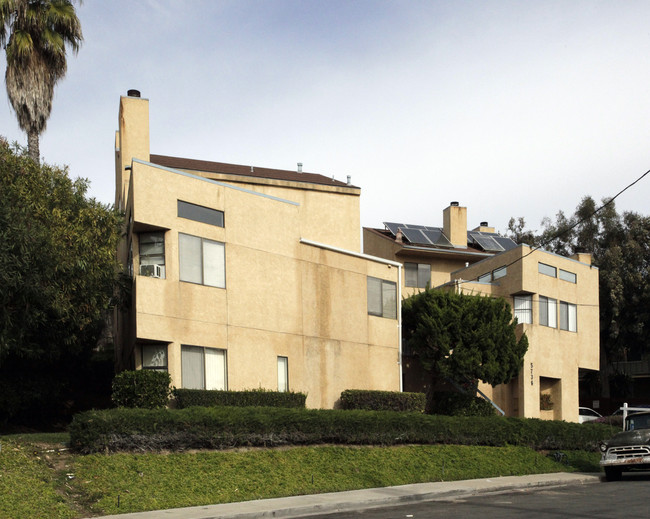 5736 Lauretta St in San Diego, CA - Foto de edificio - Building Photo