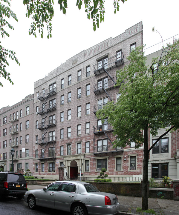 Nathan Hale Court in Brooklyn, NY - Foto de edificio