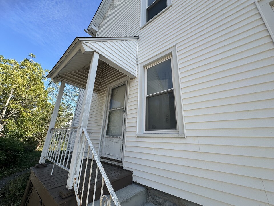 7 Hill St in Ansonia, CT - Building Photo