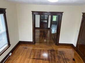 32 W Alvord St, Unit 2nd floor in Springfield, MA - Building Photo - Building Photo