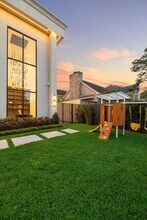 7 Lana Ln in Houston, TX - Building Photo - Building Photo