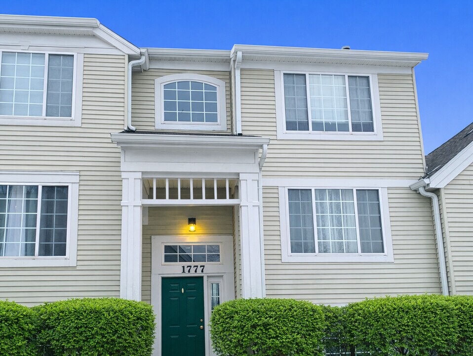 1777 Concord Dr in Glendale Heights, IL - Building Photo