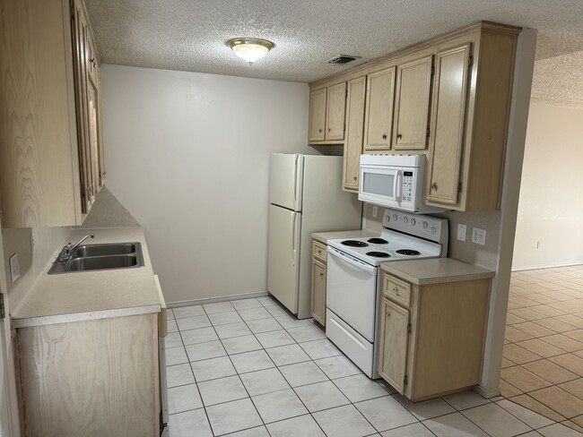 704 Nightingale Ave, Unit A in McAllen, TX - Foto de edificio - Building Photo