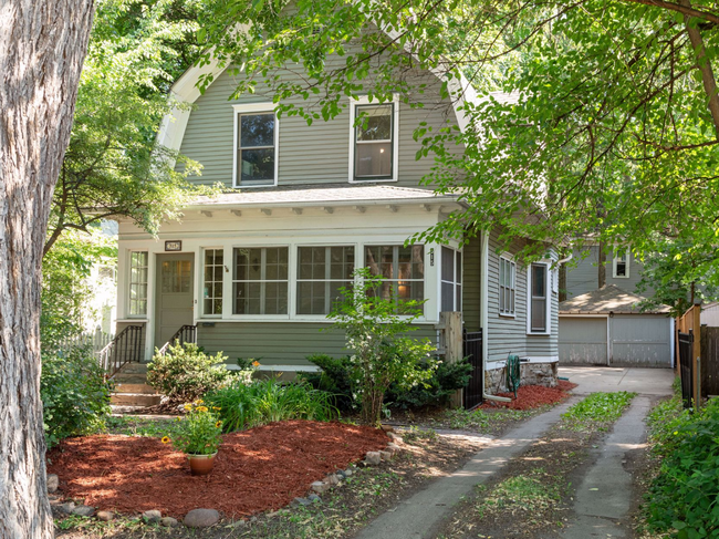 515 W 22nd St in Minneapolis, MN - Foto de edificio - Building Photo