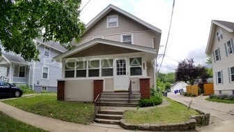 361 20th St SE in Cedar Rapids, IA - Building Photo