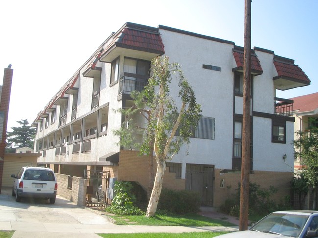 1054 Thompson Ave in Glendale, CA - Foto de edificio - Building Photo