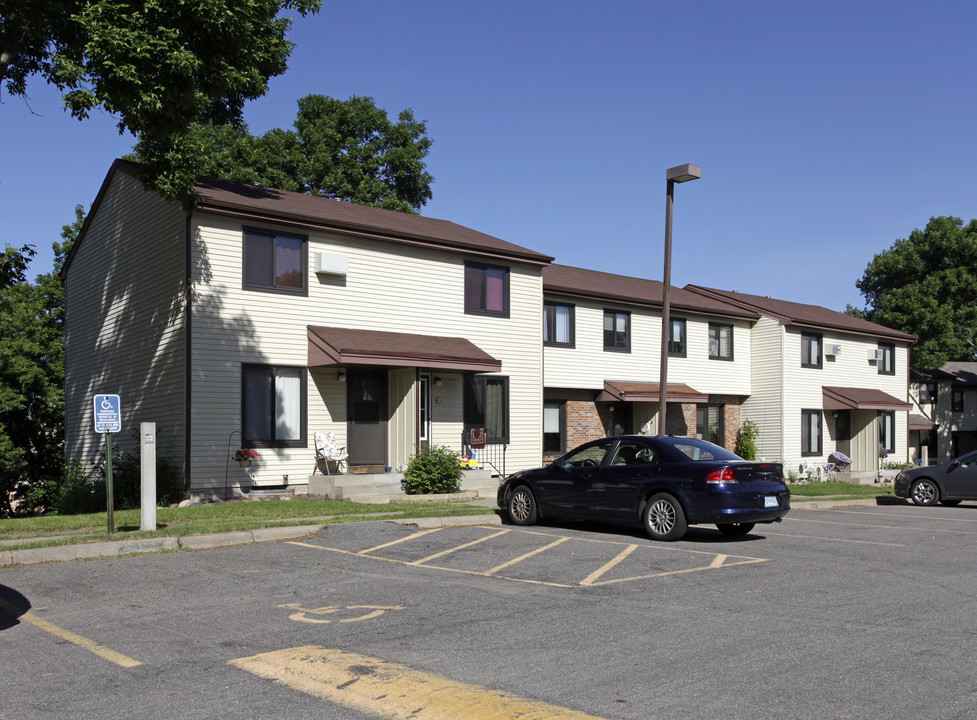 Rolling Meadows Cooperative in Inver Grove Heights, MN - Foto de edificio