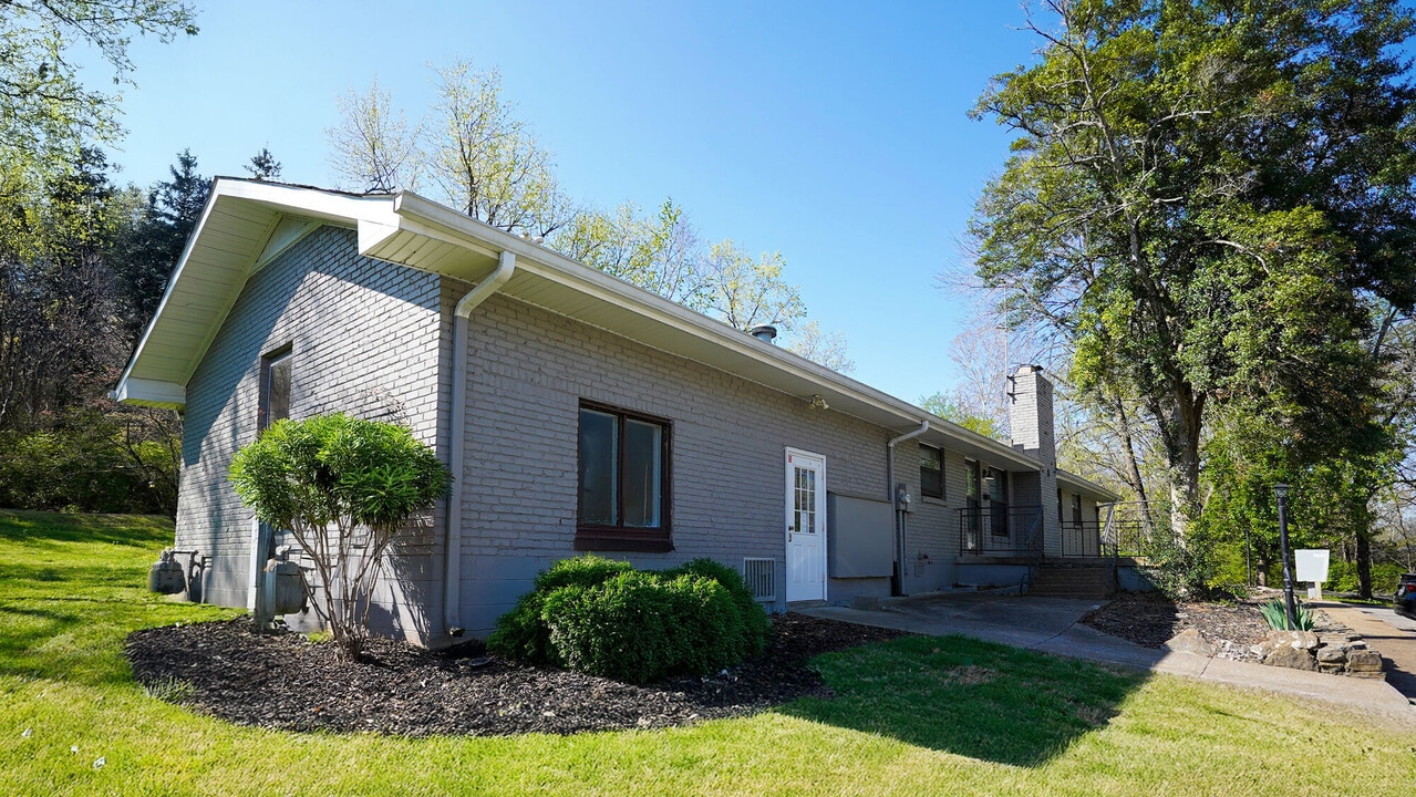 Sycamore Villas in Nashville, TN - Building Photo