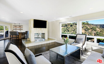 2547 Hutton Dr in Beverly Hills, CA - Building Photo - Building Photo
