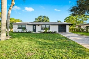 1311 Cypress Ave in Venice, FL - Building Photo