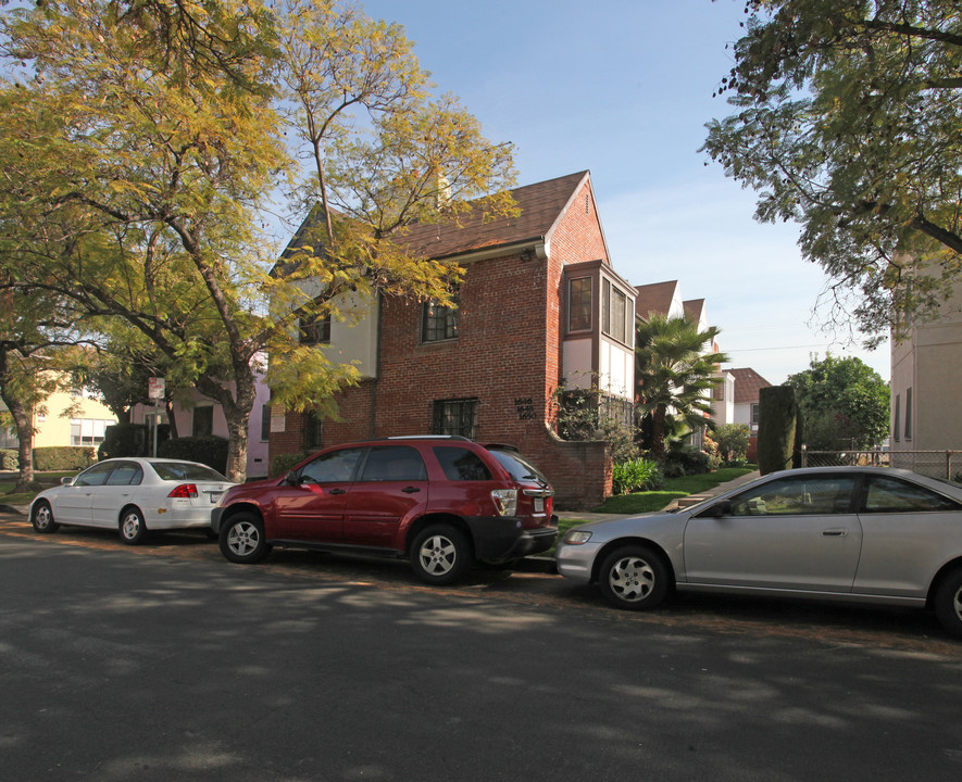 1646-1650 Rodney Dr in Los Angeles, CA - Building Photo