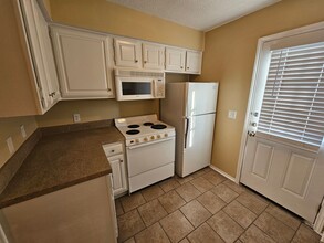 1400 Darr St in Irving, TX - Foto de edificio - Building Photo