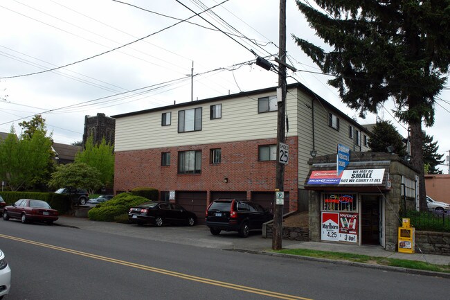Schuyler Terrace in Portland, OR - Foto de edificio - Building Photo