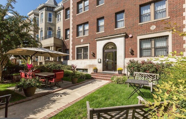 1321 Fairmont St NW in Washington, DC - Building Photo - Building Photo