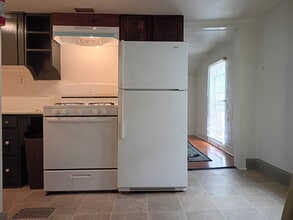 834 65th St, Unit Studio Apartment for Rent in Kenosha, WI - Building Photo - Building Photo