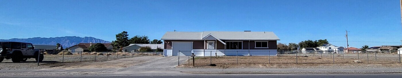 2440 Homestead Rd in Pahrump, NV - Building Photo