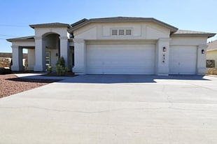 836 Phil Hansen Dr in Canutillo, TX - Building Photo