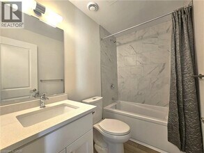 405 Myers Rd in Cambridge, ON - Building Photo - Building Photo