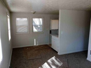 958 Gaines St NE in Salem, OR - Building Photo - Building Photo