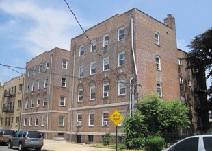 Vernon Court in Mount Vernon, NY - Foto de edificio - Building Photo