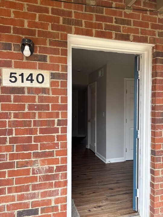 5140 Keegan Way in Louisville, KY - Foto de edificio