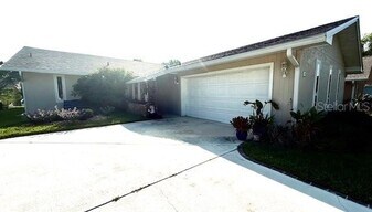 40 Comanche Ct in Palm Coast, FL - Building Photo