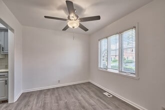 8511 Canterbury Square W in Indianapolis, IN - Building Photo - Building Photo
